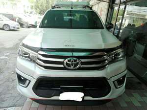 Toyota Hilux Revo G 2.8 2015 for Sale