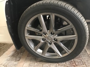 Land cruiser zx alloy rims with tyres