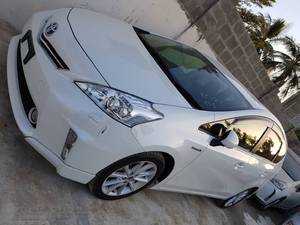 Toyota Prius Alpha G Touring 2014 for Sale